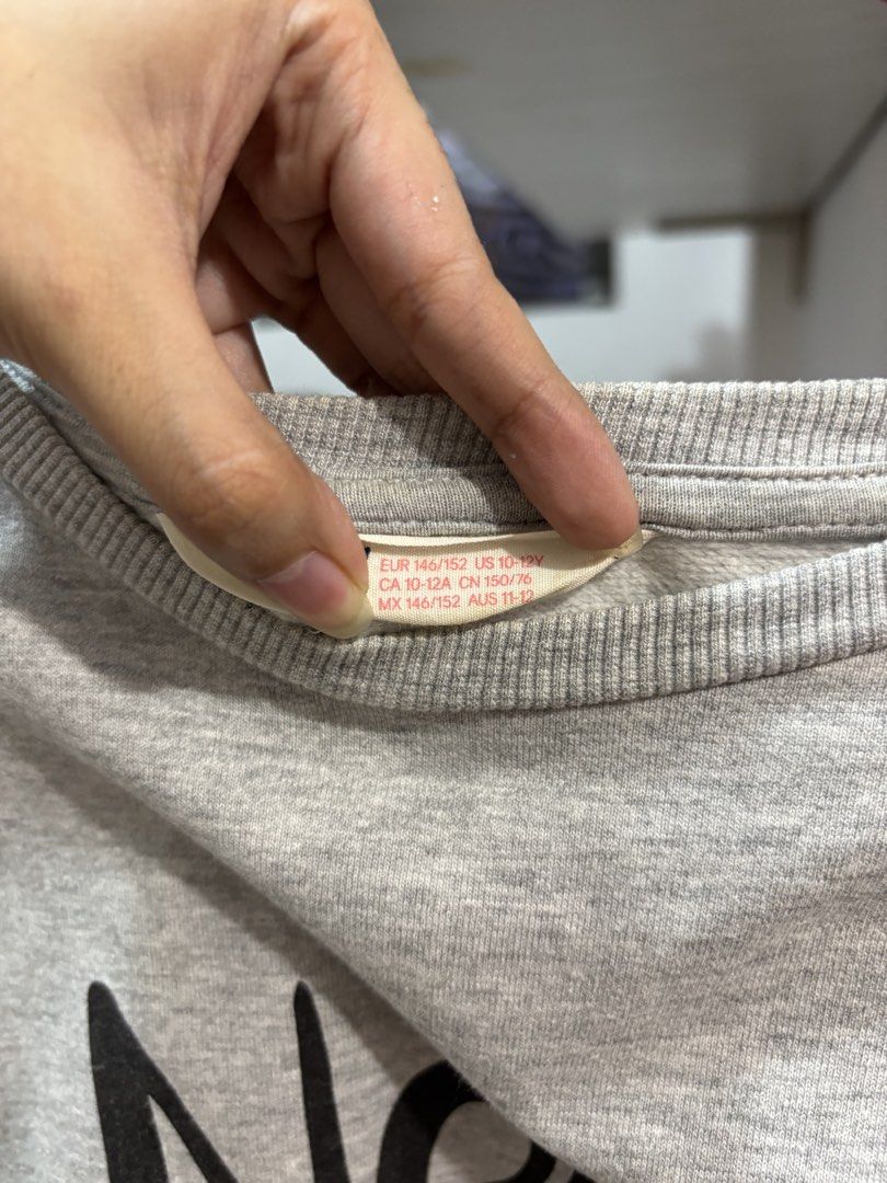 H&M Kids Sweatshirt (Category: Babies & Kids Fashion) located in Quezon City. Submitted by den.declutters (Listing ID 1464598564, Image 2). Description: .