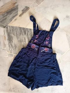 (Category: ) located in . Submitted by gadiswardrobe (Listing ID 1464766180, Image 1). Description: .
