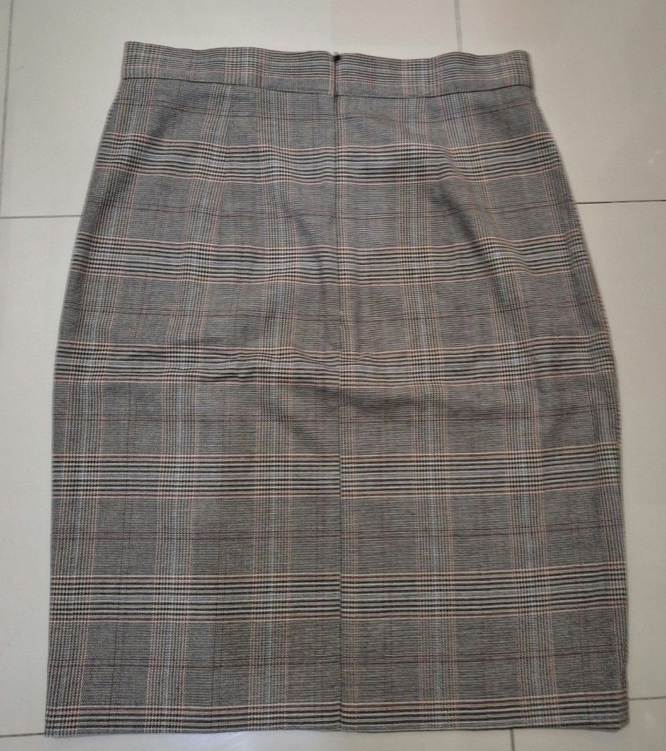H&M Plaid Button Front Pencil Skirt with slit (Category: Skirts) located in Makati City. Submitted by worn2work_treasures (Listing ID 1464618067, Image 2). Description: - Grey plaid pencil skirt - Brand: H&M - Features button front detail - Knee length - Perfect for work or casual outings - Can be dressed up or down Length from waist - 21.5 inches or 55.5 cm Hips - 18 inches Composition: Polyester, Viscose, Elastin .