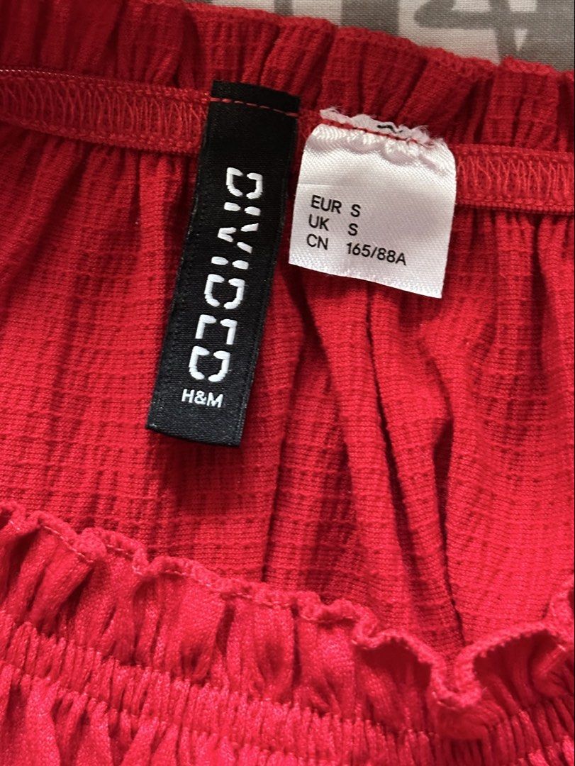 H&M Red Off Shoulder Top (Category: Blouses) located in Paranaque City. Submitted by preloveeed890 (Listing ID 1464671503, Image 3). Description: used once.