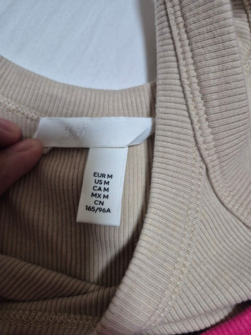 H&M Ribbed Tank Tops (Size M) (Category: Sleeveless) located in Santo Tomas. Submitted by bellaswann18 (Listing ID 1464605652, Image 2). Description: free yung blue if want since may stain sya bough at HM festival mall.
