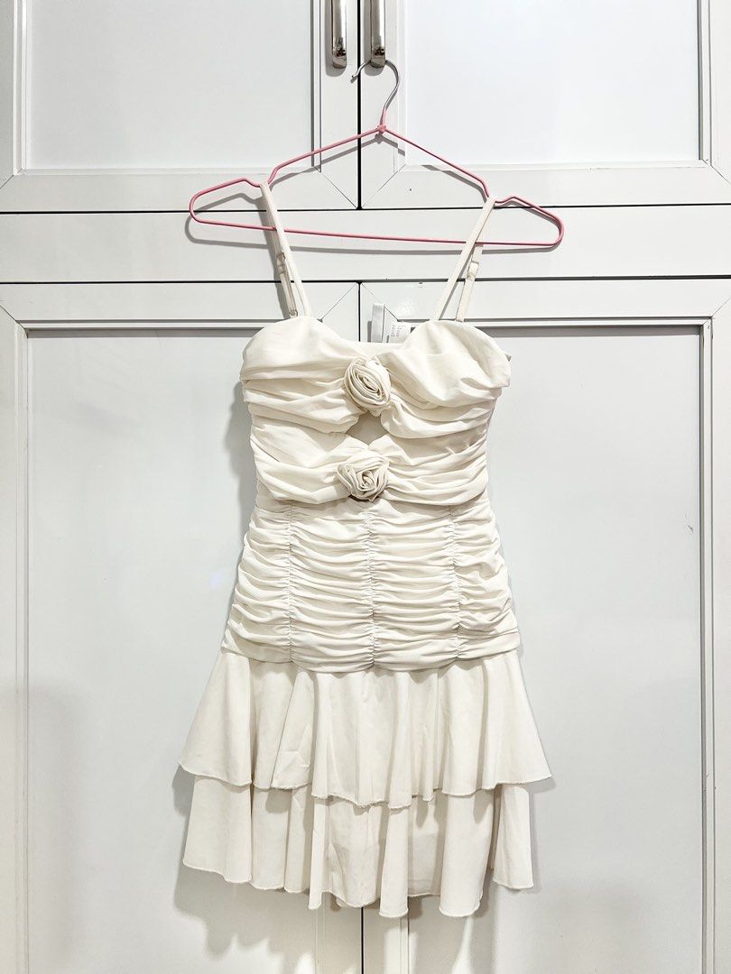 H&M RUCHED MESH STRAPPY DRESS (Category: Dresses) located in Valenzuela. Submitted by stayradwithme (Listing ID 1464733685, Image 1). Description: H&M RUCHED MESH STRAPPY DRESS Size: XS Color: Cream Orig Price: 1,790 Brandnew Used once only Very cute dress Classy AVAIL 🤍🤍🤍.