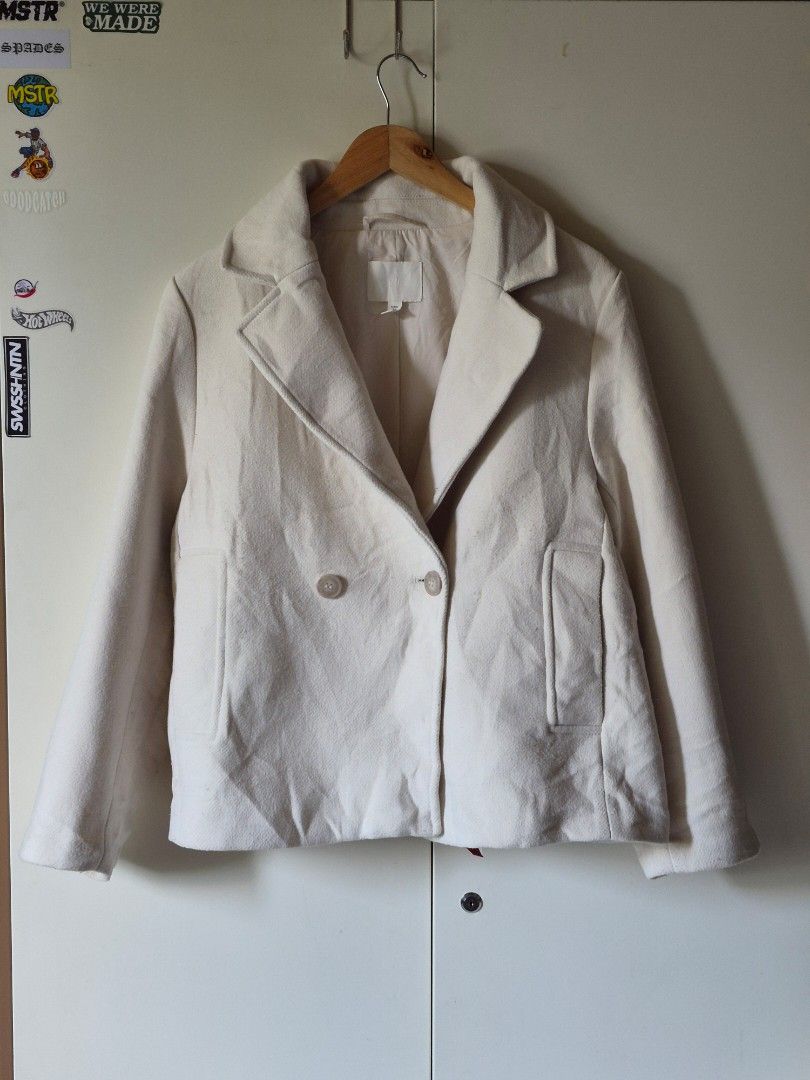 H&M short Pea Coat light beige (Category: Coats, Jackets and Outerwear) located in Legazpi City. Submitted by madearchivesofficial (Listing ID 1464590999, Image 1). Description: pre loved🧥 size: medium on tag length:26in width:20in condition: very good(dry cleaned✅️) dm for more inquiries📩.