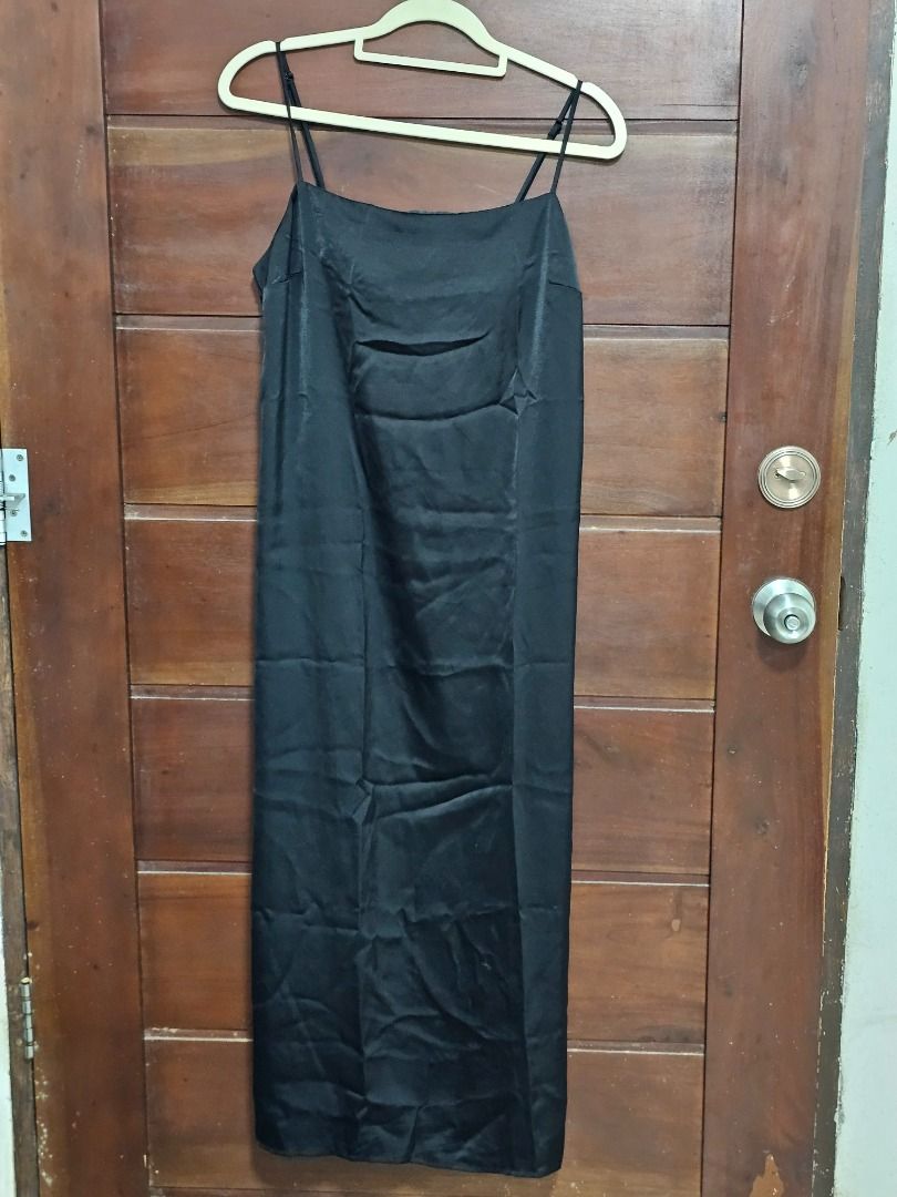H&M silk black dress (Category: Dresses) located in Los Banos. Submitted by itsmecathey (Listing ID 1464753277, Image 1). Description: Super nice, can fit S-M.
