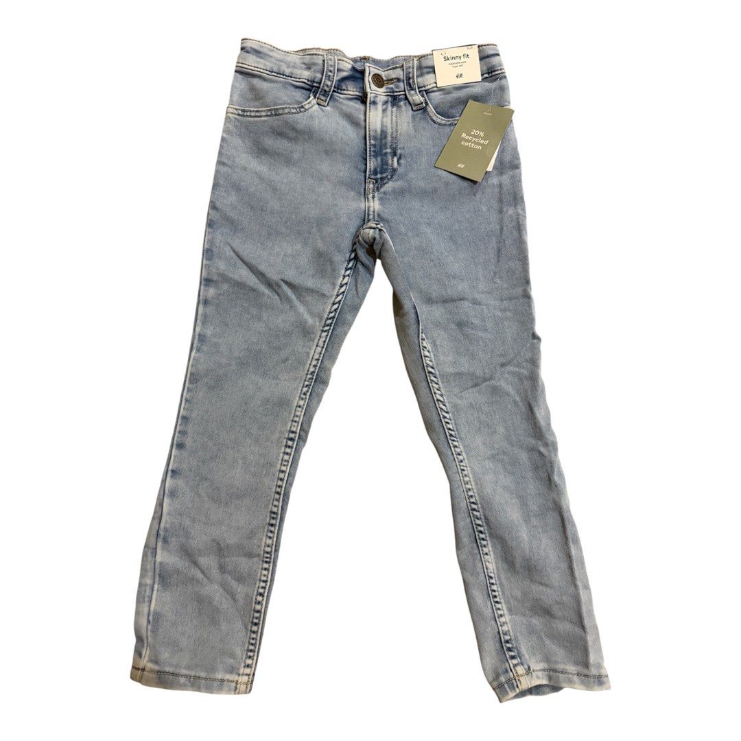 H&M Skinny jeans (Category: Babies & Kids Fashion) located in Lipa City. Submitted by lifestyled (Listing ID 1464695049, Image 2). Description: H&M Skinny Jeans Brand new with tags Size 5-6 Bottom- W-12” L- 27” 💯 Authentic.