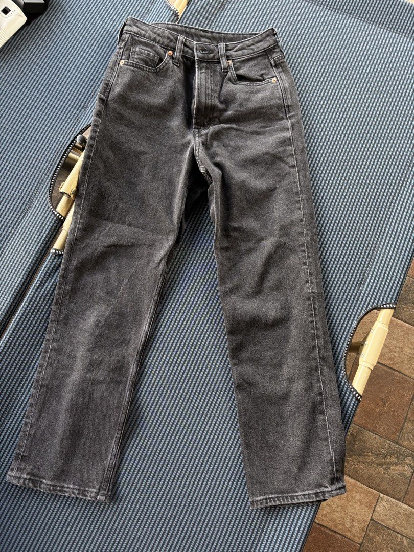H&M Slim Straight Black Denim Jeans (Category: Jeans) located in Baguio. Submitted by pinkynj (Listing ID 1464656100, Image 1). Description: - H&M Black Slim Straight Jeans - Regular waist - Ankle length - Made from durable denim - Ideal for everyday wear - Effortlessly pairs with any top - Twice used only.