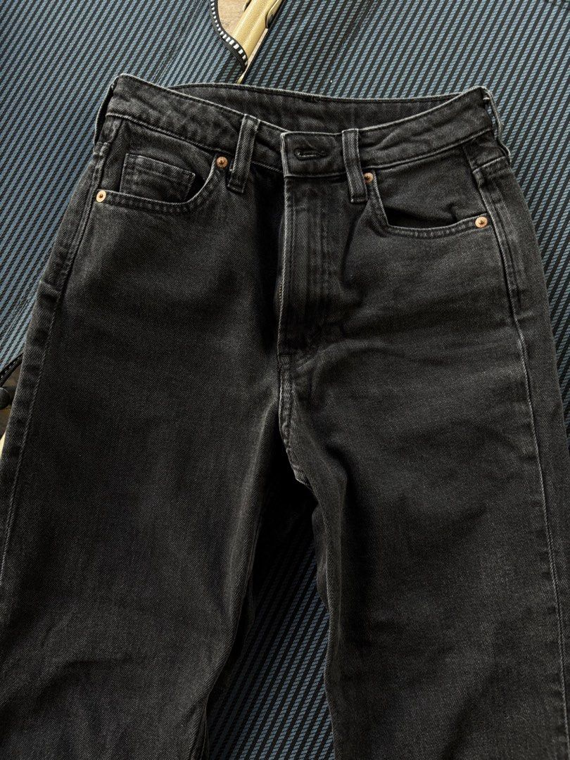 H&M Slim Straight Black Denim Jeans (Category: Jeans) located in Baguio. Submitted by pinkynj (Listing ID 1464656100, Image 3). Description: - H&M Black Slim Straight Jeans - Regular waist - Ankle length - Made from durable denim - Ideal for everyday wear - Effortlessly pairs with any top - Twice used only.