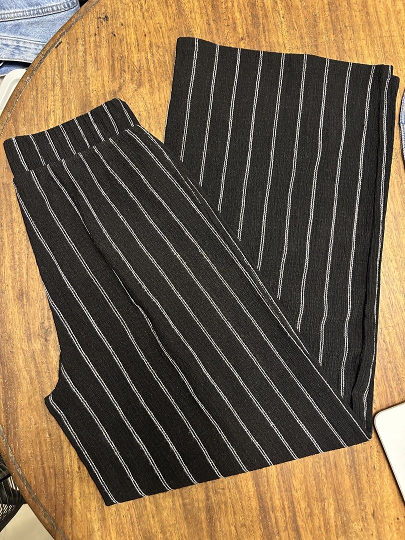 H&M Striped Wide-Leg Trousers (Category: Other Bottoms) located in Antipolo. Submitted by tshopph (Listing ID 1464650134, Image 1). Description: H&M Black Striped Wide-Leg Pants / Trousers Upgrade your m wardrobe with these stylish, lightweight wide-leg trousers. Features a high-rise waistband for all-day comfort and a flattering, flowy wide-leg silhouette. Made with a soft, textured crinkle/plissé-style fabric that drapes effortlessly. Condition