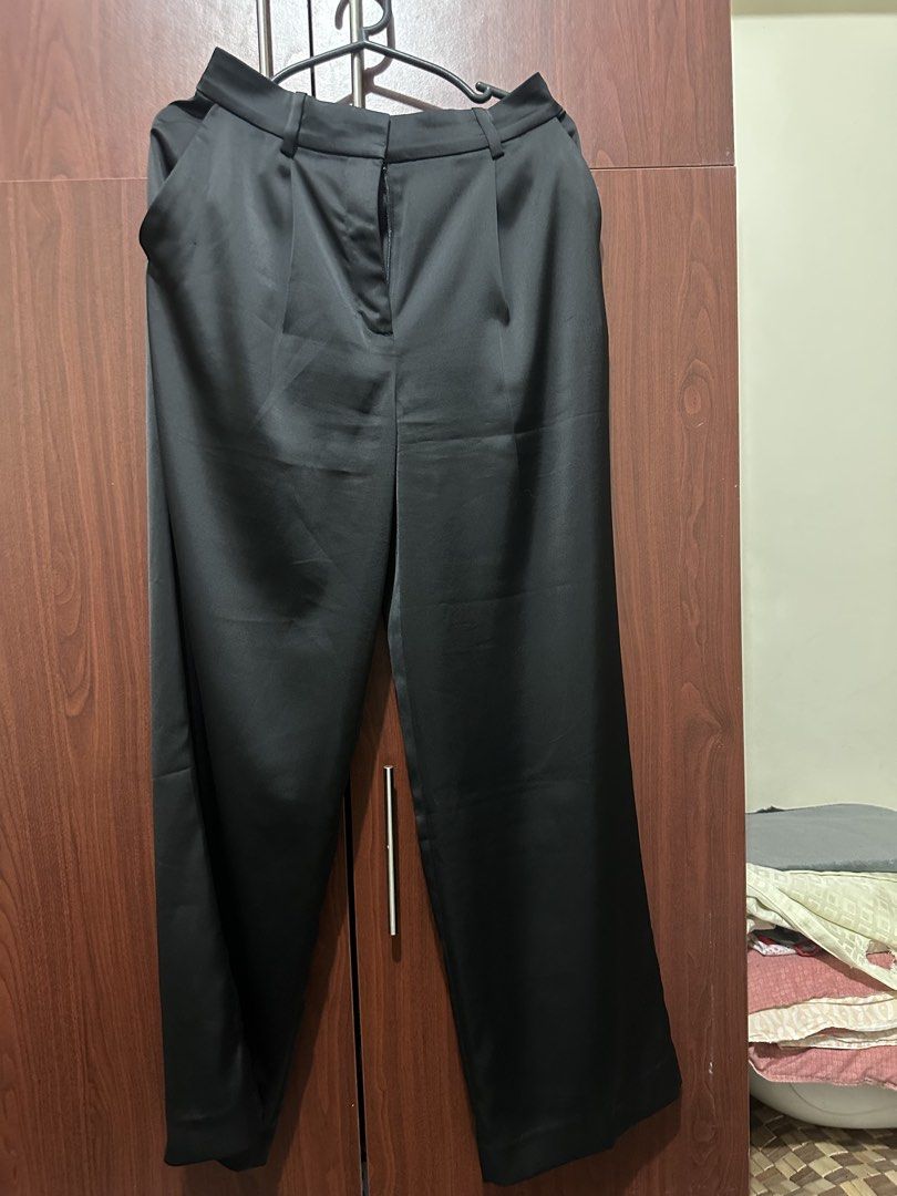 H&M wide cut satin black pants (Small, US 2) (Category: Other Bottoms) located in Makati City. Submitted by sarrygg (Listing ID 1464692845, Image 2). Description: .