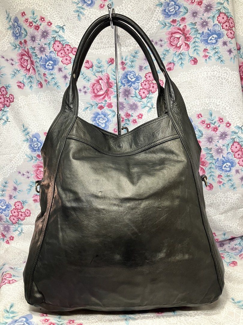 HOGAN BLACK LEATHER TOTE BAG (Category: Tote Bags) located in General Mariano Alvarez. Submitted by adonid (Listing ID 1464593678, Image 3). Description: HOGAN BLACK LEATHER TOTE BAG GOOD CONDITION NORMAL SIGN OF USAGE ONLY.