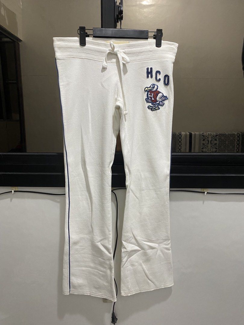 Hollister (Category: Other Bottoms) located in Manila. Submitted by vizcarrach03925 (Listing ID 1464717157, Image 1). Description: .