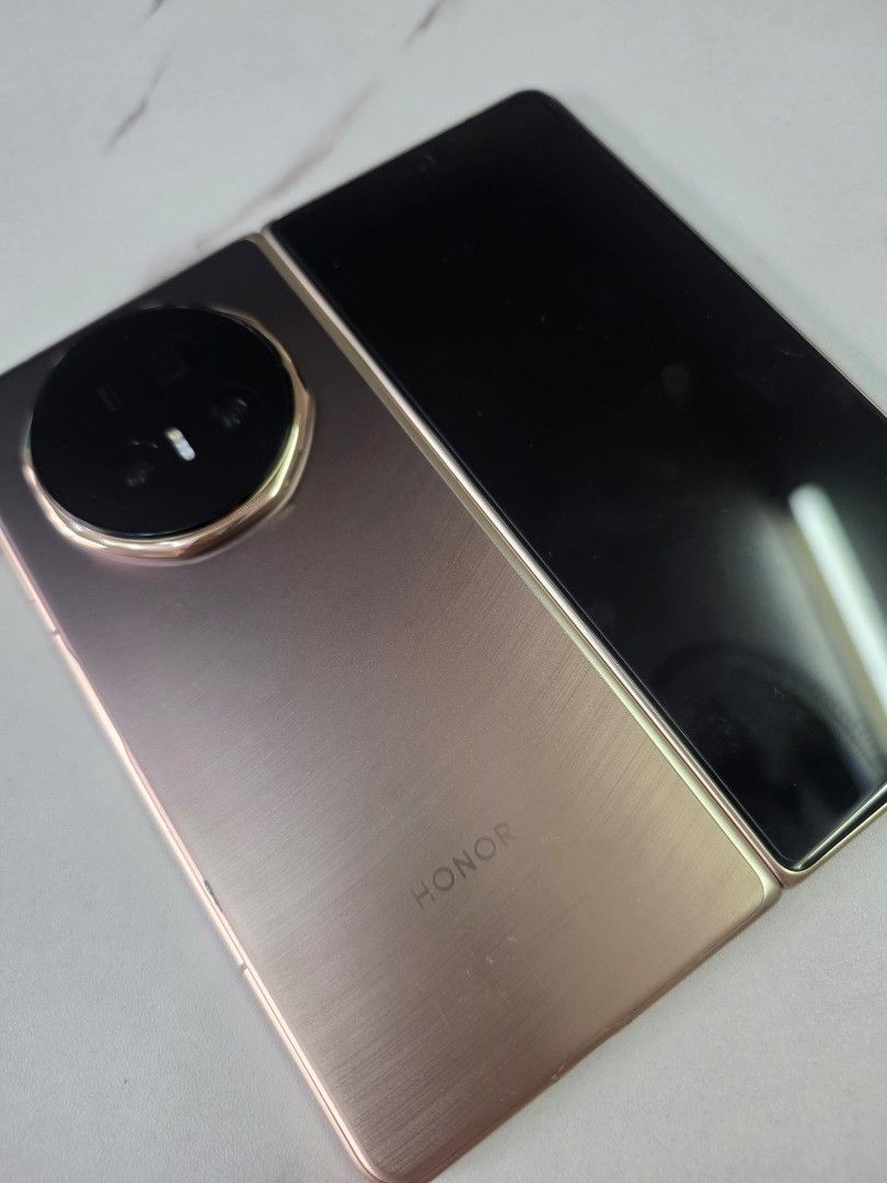 HONOR MAGIC V5 (Category: Android) located in Las Pinas. Submitted by mama.tina (Listing ID 1464585220, Image 3). Description: SLIGHTLY USED HONOR MAGIC V5 512GB UNIT ONLY NO BOX NO CHARGER NO WARRANTY 99.9% SMOOTH.