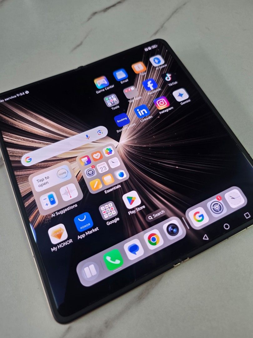 HONOR MAGIC V5 (Category: Android) located in Las Pinas. Submitted by mama.tina (Listing ID 1464585220, Image 2). Description: SLIGHTLY USED HONOR MAGIC V5 512GB UNIT ONLY NO BOX NO CHARGER NO WARRANTY 99.9% SMOOTH.