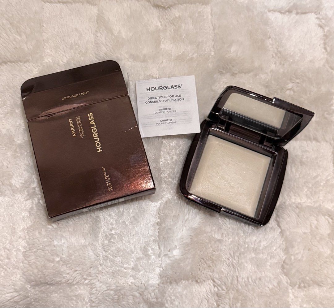 Hourglass Ambient Lighting Powder - Diffused Light (Category: Makeup) located in Bulacan. Submitted by mskavinsky2 (Listing ID 1464693246, Image 1). Description: - Product: Hourglass Ambient Lighting Powder Diffused Light - Size: Full Size, 0.35 oz / 10 g - Used a few times only. Good as new. - 100% authentic. From Sephora Ph app. .
