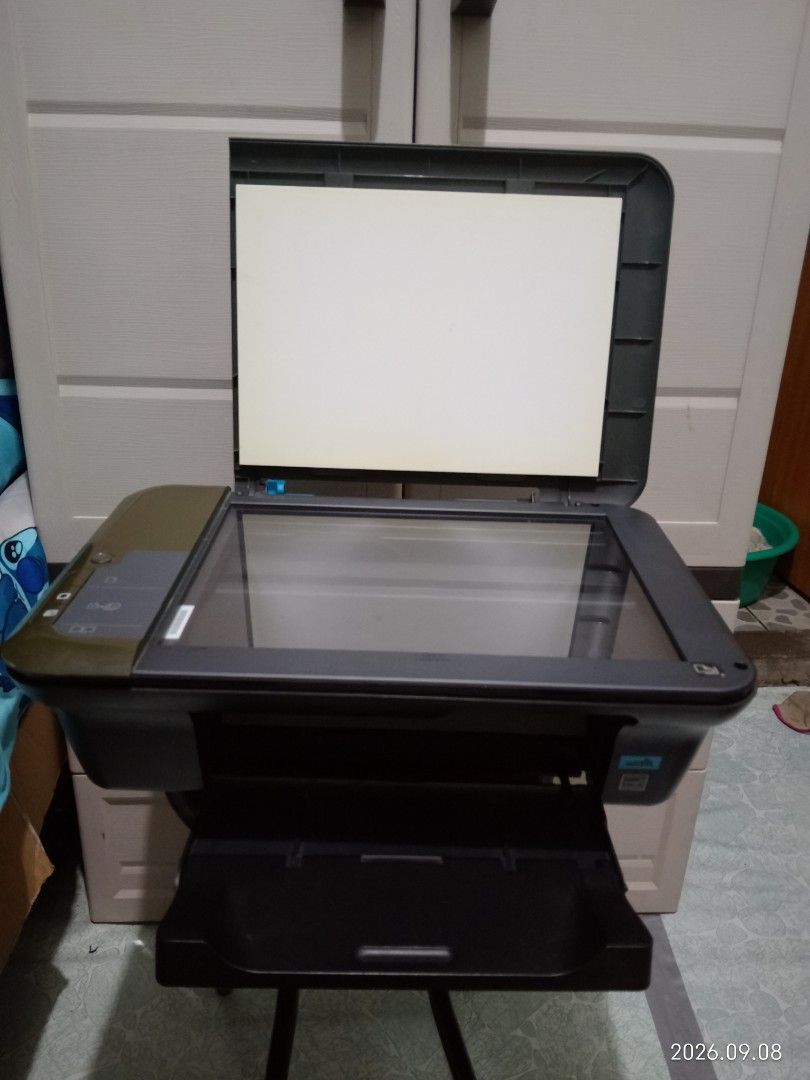 HP Deskjet Ink Advantage 2060 All in one printer (Category: Printers, Scanners & Copiers) located in Quezon City. Submitted by aimcroft88 (Listing ID 1464735731, Image 2). Description: HP Deskjet Ink Advantage 2060 All in one, print, copy, scan. In good working condition. I always genuine ink kaya maganda pa rin ang printing quality niya. Inclusions: Printer unit Power Cable USB cable 5 genuine HP 704 empty ink cartridges Natanggal lang yung pape