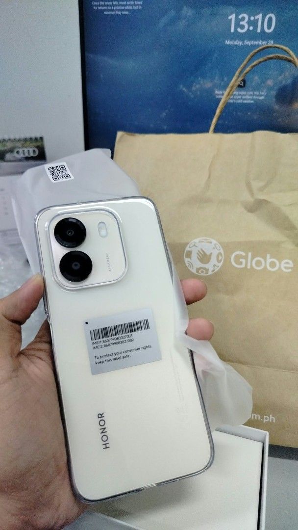 Huawei Pura90 Pro & Honor X6e (Category: Huawei) located in Paranaque City. Submitted by zhensai (Listing ID 1464632132, Image 3). Description: - Huawei Pura90s Pro (Brand New) - Honor X6e (Brand New) - Color: White - Sleek design with dual rear cameras on Honor X6e - Open Line, Na open lang sealed kahapon na exite lang tignan. with receipt..