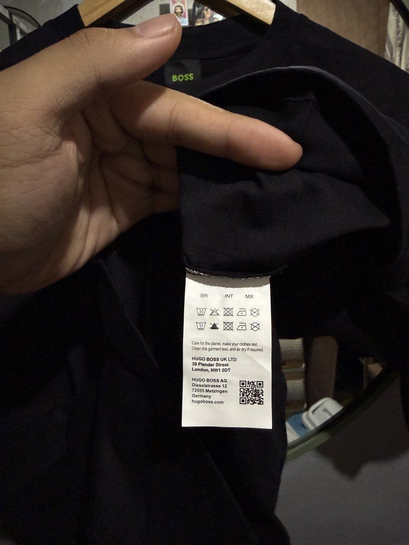 HUGO BOSS Shirt (Category: Tshirts & Polo Shirts ) located in Manila. Submitted by tindero-ng-damit (Listing ID 1464701667, Image 3). Description: Hugo Boss - Rubber Embossed Logo Size M on tag - 22 x 28 - Fit Large No issue - Flawless .
