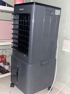 (Category: ) located in . Submitted by mey.closet (Listing ID 1464628206, Image 1). Description: .