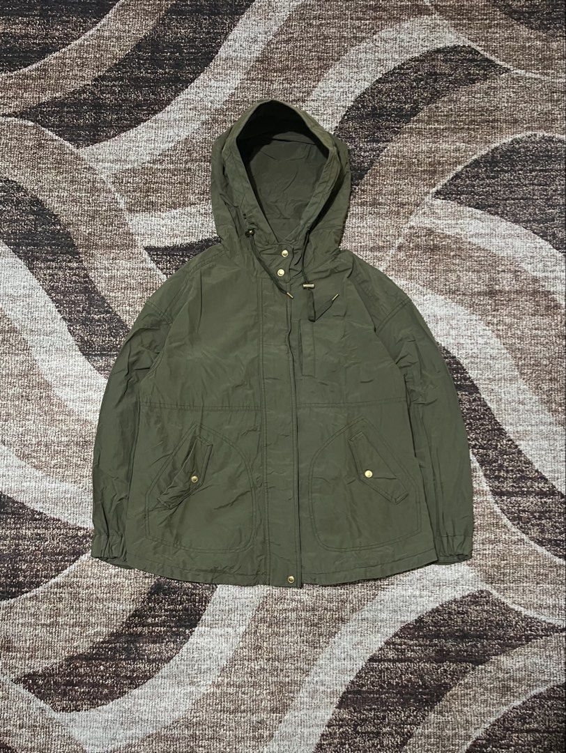 Hushush Zip Up Hoodie (Category: Coats, Jackets and Outerwear) located in Rizal. Submitted by ithriftph_ (Listing ID 1464582128, Image 1). Description: 🔻 Details 🔻 Hushush Zip Up Hoodie Medium on tag Width: 21" Length: 26" Color rate: 8/10 Condition: 9/10 No issue Price: 100 pesos Reminders: Color may vary due to lighting and your screen resolution. Note: Ready to wear (already washed) Mode of Payment: 📌 Gcash Do not hesitate to DM me for more