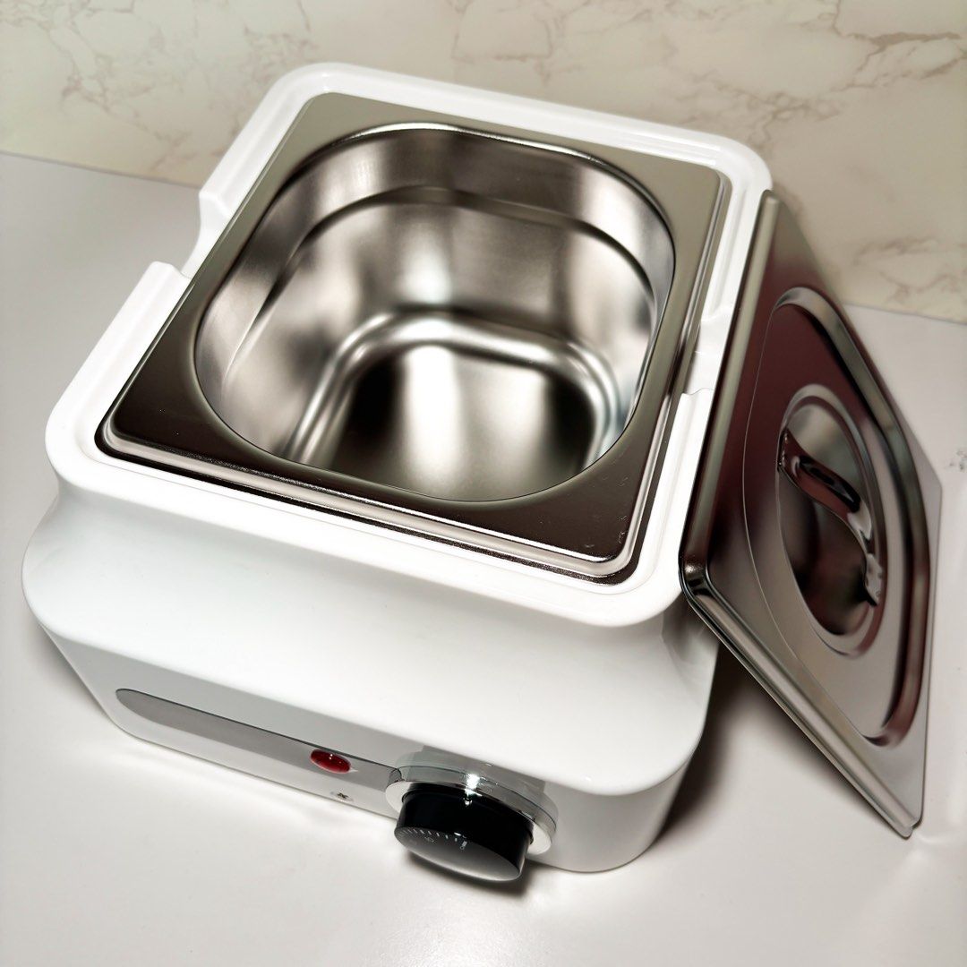 Professional Chocolate Melting Machine (Category: Other Kitchen Appliances) located in Paranaque City. Submitted by ClosetStaples (Listing ID 1464660314, Image 3). Description: - Professional chocolate tempering machine with a clean exterior. - Features a durable stainless steel inner pot. - Adjustable temperature dial for precise control. - Comes with a convenient lid for the pot. - Ideal for melting chocolate for various chocolate desserts. - S