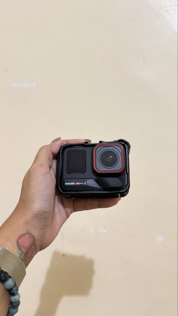 Insta 360 Ace Pro flash print bundle (Category: Cameras) located in Hilongos. Submitted by moribymary-on_ig (Listing ID 1464755058, Image 2). Description: Complete accessories Has warranty til December Includes, dive case and 3 tripods Still have papers for photo printing With Xplorer grip 2 ND 32 Filter Magnetic mount .