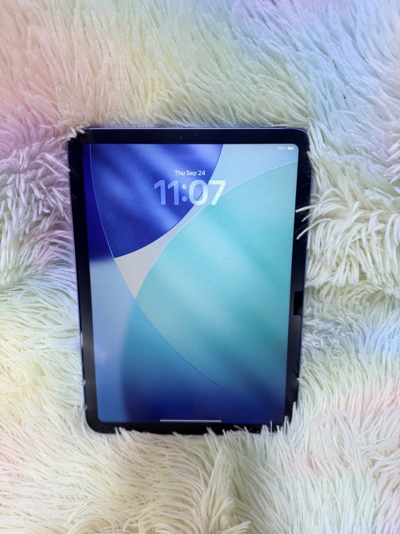 Ipad 11th gen 128gb (Category: iPad) located in San Juan City. Submitted by ace_gadgethub (Listing ID 1464596877, Image 3). Description: Ipad 11th gen 128gb 97batt no issue minimal dents With original box and charger.