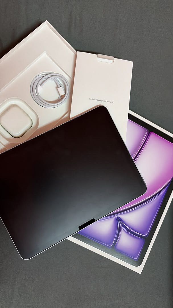 IPAD (Category: iPad) located in Hulu Selangor. Submitted by muazmustaqim54 (Listing ID 1464572948, Image 3). Description: iPad Air M3 11” 256GB Lavender 💜 • iPad Air M3 (2025) — 11 inch • 256GB | WiFi • Colour: Lavender 💜 • Battery Health: 90% • Condition: 9/10 — body masih sangat cantik, no scratches • Touchscreen semua okay & smooth • Original box + accessories • No AppleCare / warranty Honest disclosure: ada sedikit white spot pada screen y