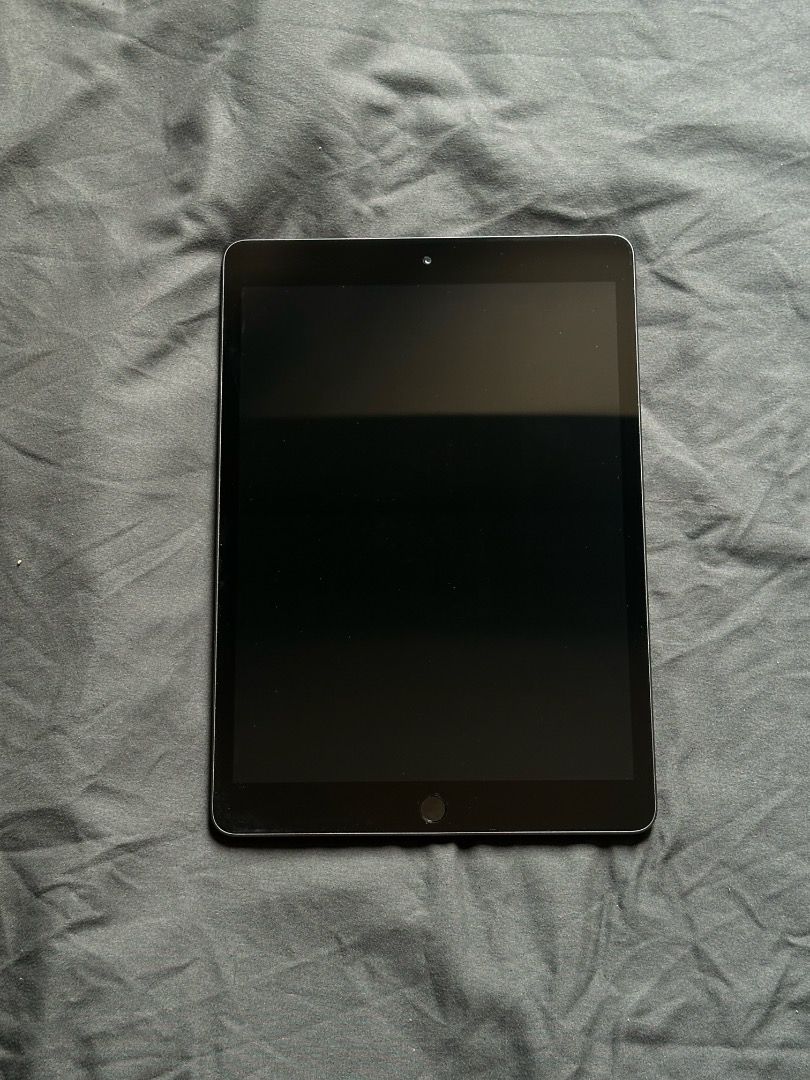 iPad 8th Gen with free Apple pen (Category: iPad) located in Manila. Submitted by shopwmsl123 (Listing ID 1464583707, Image 3). Description: 🍎 iPad 8th Generation For Sale! ✨ 📱 iPad 8th Gen • Smooth and reliable performance • Perfect for studying, online classes, notes, Netflix, browsing & everyday use • Great for students and work • FREE Apple Pencil/Apple Pen included! ✏️ • Ready to use 📦 Inclusions: ✔️ iPad 8th Gen ✔️ FREE Apple Pen 💯 Good