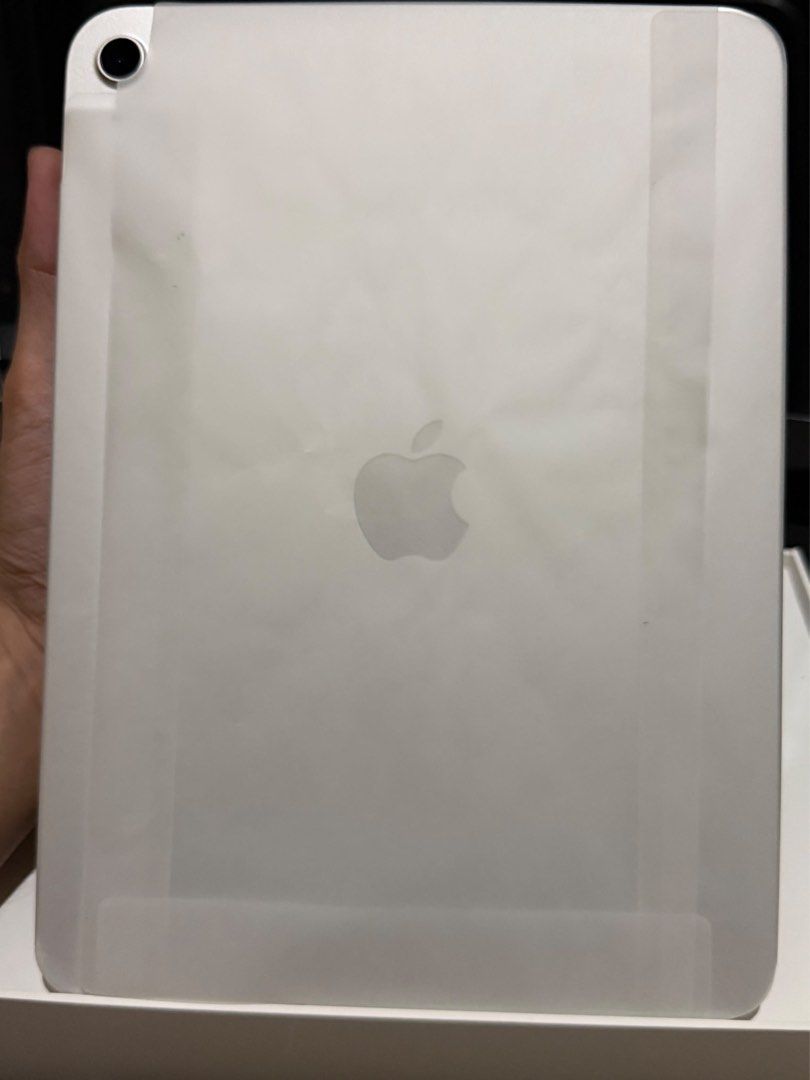 iPad A16 - 11th Gen (Category: iPad) located in Paranaque City. Submitted by jaspquim (Listing ID 1464643617, Image 3). Description: For Sale Only iPad A16 (11th Generation) - WiFi only 128 GB | Silver Warranty still intact until 12/10/2026 NTC variant No issue/dents, all parts/button working and very good condition, no history of repairs Battery health: 94% (normal peak performance) cycle count: 236 Updated to latest iPadOS 27 Inclusion: origina