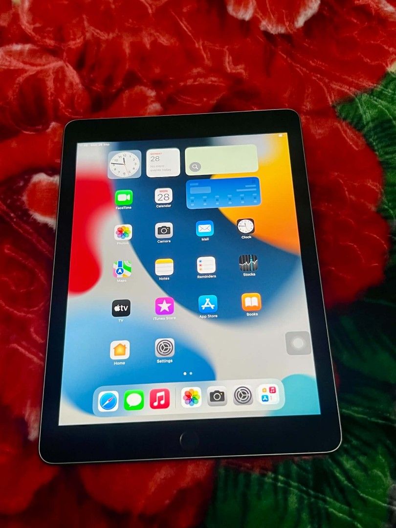 Ipad air2 64gb ios15 (Category: iPad) located in Manila. Submitted by marjan71 (Listing ID 1464701107, Image 2). Description: ipad air2 64gb ios15 100%original no issue camera front & back malinaw fingerprint working , 2ndhand normal sa minimal dents , smooth gamitin yan no issue repair , unli reset , test to sawa sa meetup yan 😊.