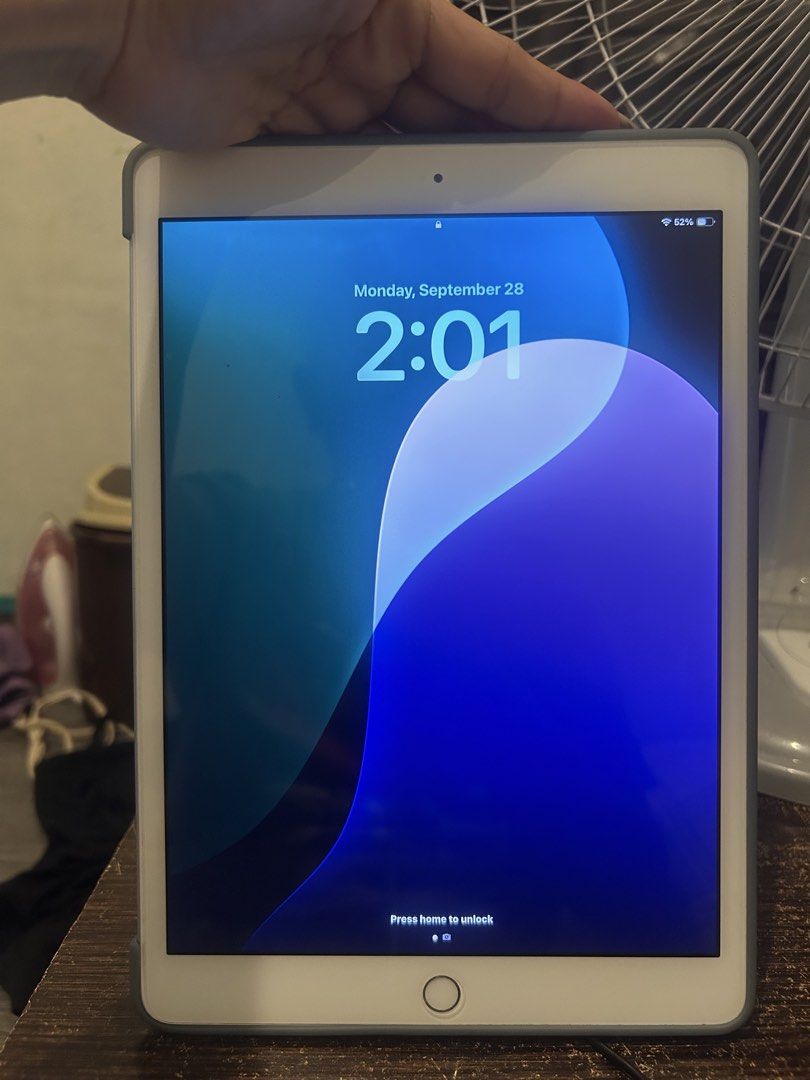 iPad rush (Category: iPad) located in Manila. Submitted by calmstar_c6a395 (Listing ID 1464617821, Image 1). Description: iPad 7th Gen 128GB Cellular 📱✨ — ₱9,000 RUSH SALE! Need to let go ASAP. 😊 Selling my iPad 7th Generation 128GB with SIM slot/Cellular. ✨ No scratches ✨ With tempered glass ✨ With case ✨ Looks almost brand new ✨ 128GB storage ✨ Well taken care of 💰 Price: ₱9,000 📍 Pickup/Meetup: [Molino 2 cavite can do half way] 🤝 Meetup c