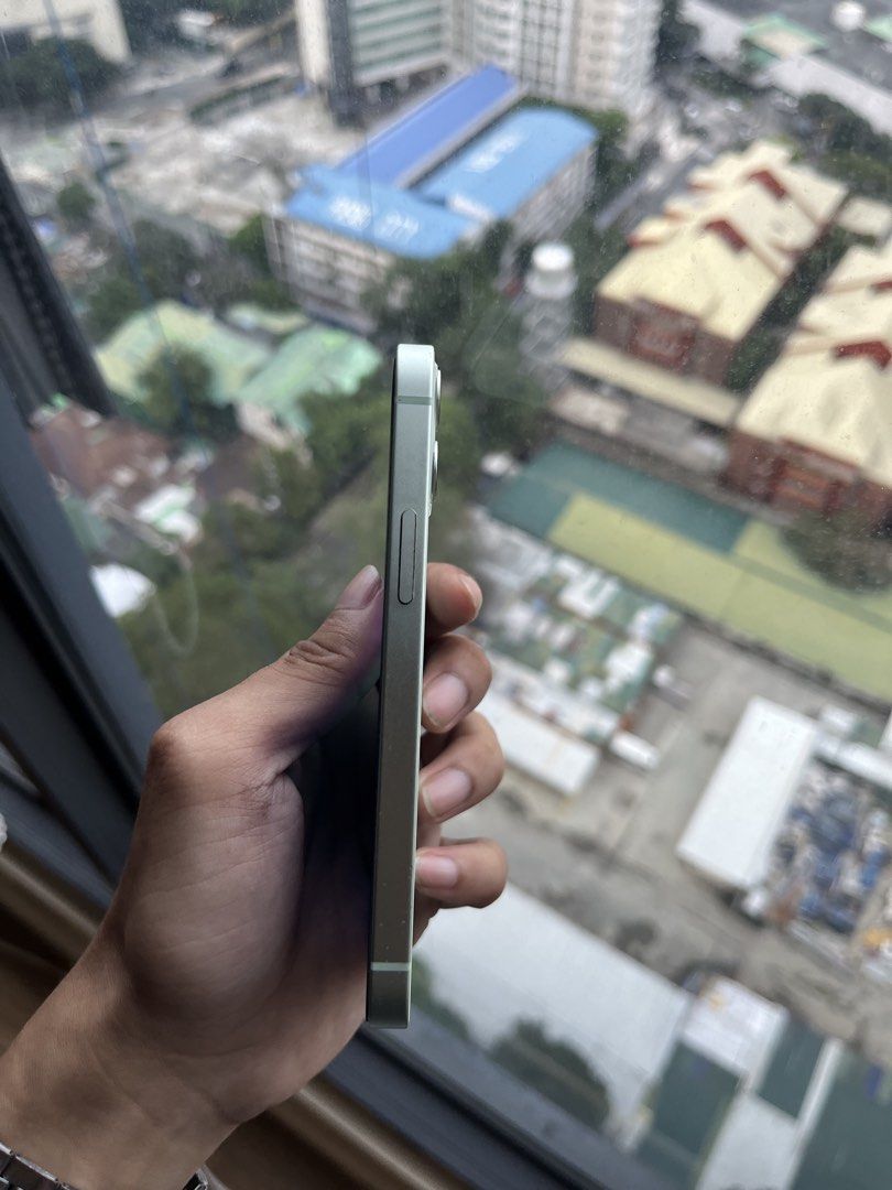 IPHONE 12MINI 128GB (Category: iPhone 12 Series) located in Quezon City. Submitted by freddie2.0 (Listing ID 1464631601, Image 3). Description: IPHONE 12mini 128gb •IPhone 12mini Green •No sim restriction •True tone working •Face id working •All button working •Makinis no scratches •Unli check & reset upon meet up •70 battery health •No history of repair •No issue •Unit & Case only Lady owned We can meet up around Qc area.