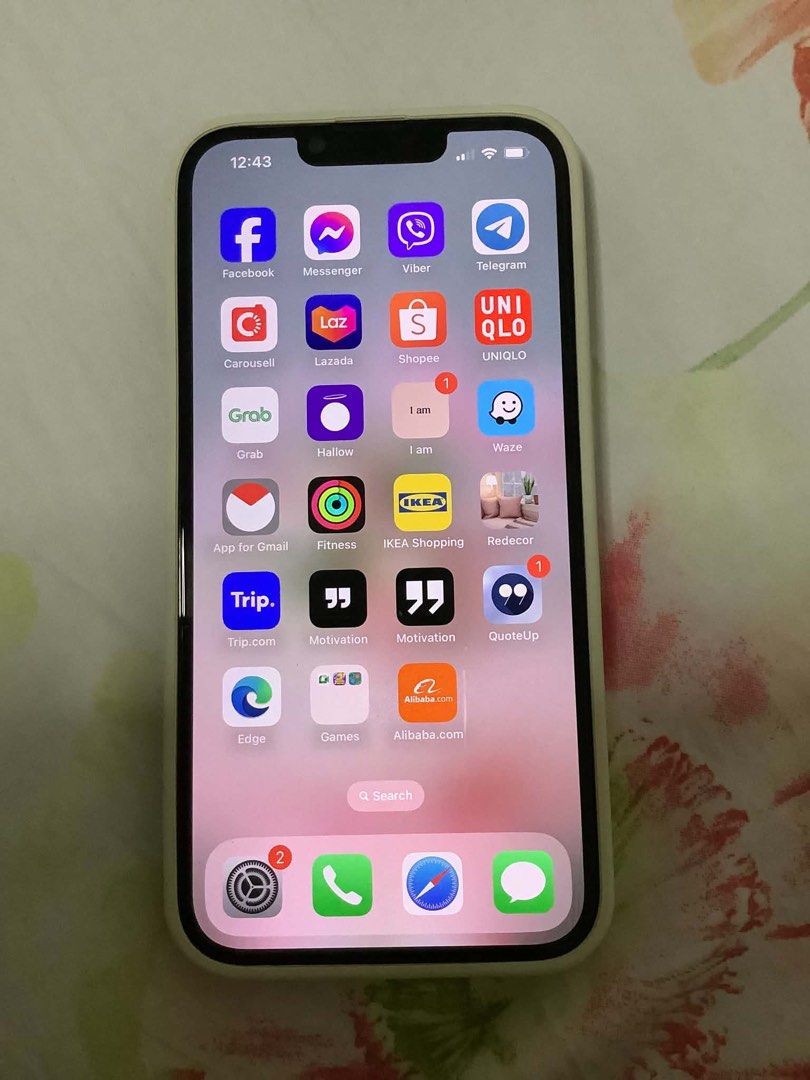 Iphone 13 256gb (Category: iPhone 13 Series) located in Quezon City. Submitted by eloveshopping.ph (Listing ID 1464684173, Image 1). Description: Smartlocked, 100% smooth and NO issue. Lady owned complete with cable and original box .