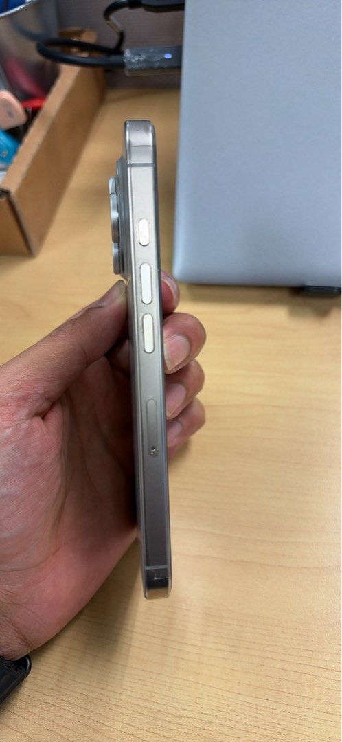 iPhone (Category: iPhone 16 Series) located in Klang. Submitted by vianroy (Listing ID 1464647084, Image 3). Description: Letting go of my iPhone 16 Pro .
