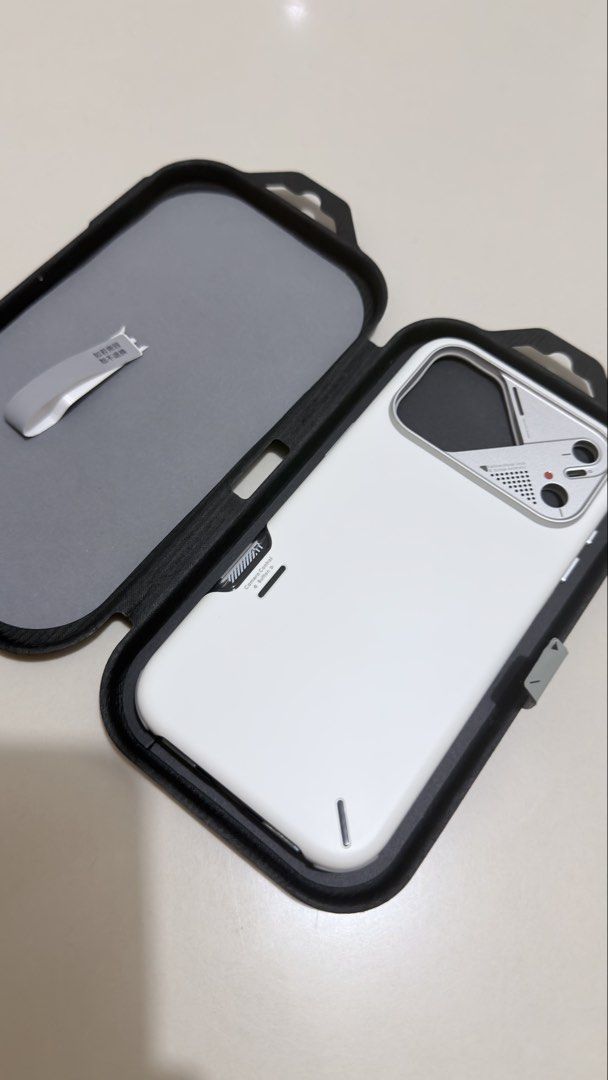 Iphone 17 Pro Max Case (Category: Cases & Sleeves) located in Las Pinas. Submitted by OnlineGadJe (Listing ID 1464593155, Image 1). Description: Brand new Aulumu case .