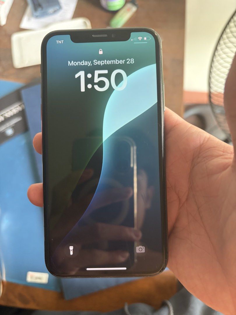 Iphone XS 256gb (Category: iPhone X Series) located in Manila. Submitted by thriftease11 (Listing ID 1464702961, Image 1). Description: Iphone XS 256 True tone working No history of repair All buttons working Unli reset Any sim Issue: No faceid Low bh (57%) Back glass Minor scratches .