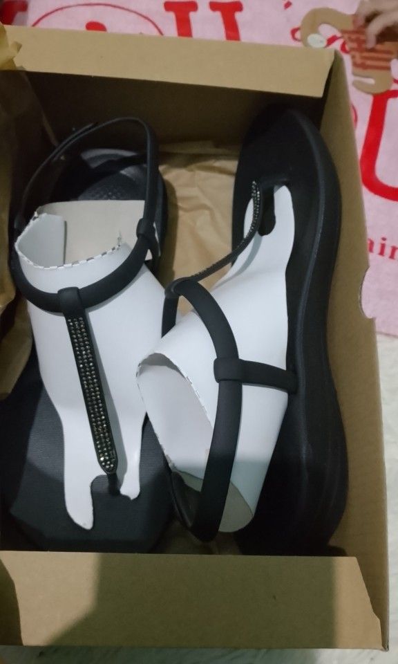 iQushion sparkle t bar sandal (Category: Slippers and slides) located in Muntinlupa City. Submitted by jcualquera (Listing ID 1464691188, Image 3). Description: women Iqushion sparkle t-bar strap Sandal gcash bank transfer.
