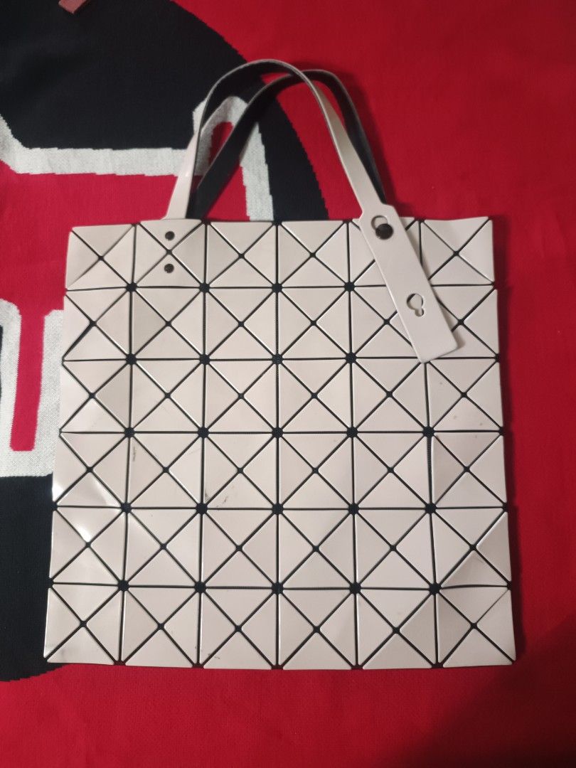 Issey Miyake Tote Bag (Category: Tote Bags) located in Lagonglong. Submitted by sadthrifter (Listing ID 1464615891, Image 2). Description: sign of used.