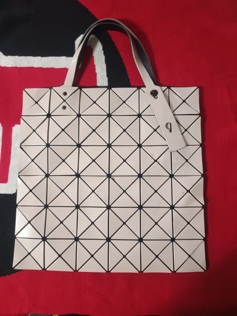 Issey Miyake Tote Bag (Category: Tote Bags) located in Lagonglong. Submitted by sadthrifter (Listing ID 1464615891, Image 1). Description: sign of used.