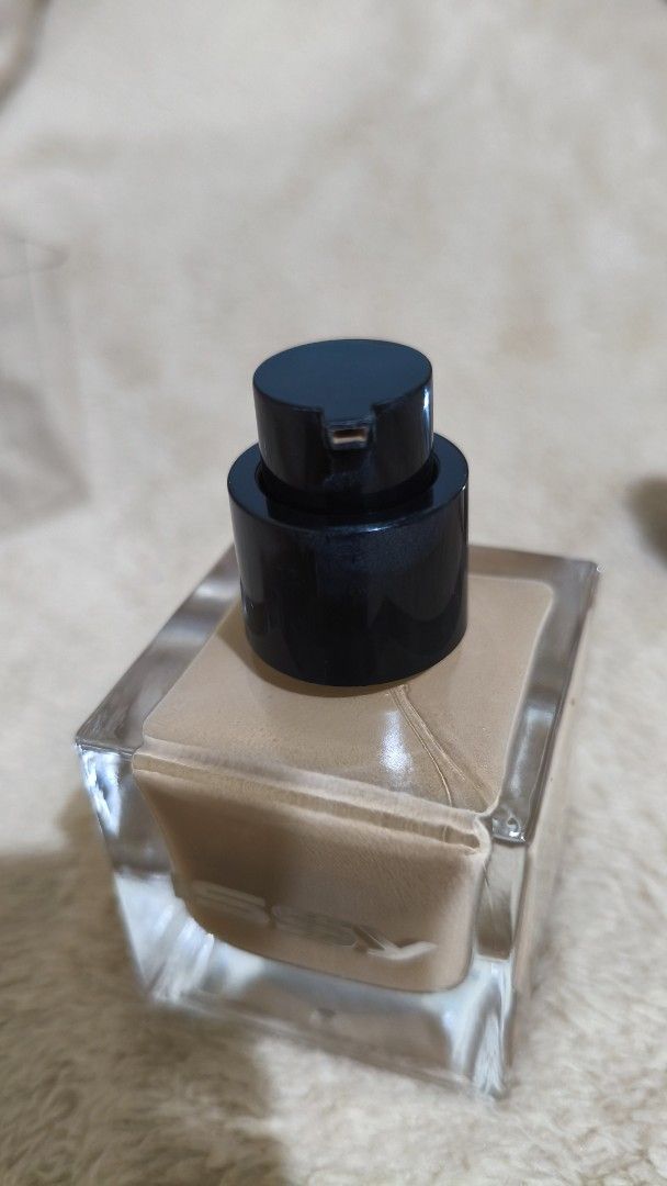 Issy Active Foundation OL2.5 Light Medium Olive (Category: Makeup) located in Quezon City. Submitted by gaila (Listing ID 1464710908, Image 2). Description: - Brand: Issy Active Foundation - Shade: OL2.5 (Light Medium Olive) - Condition: Completely full, comes with original white outer box; a bit damaged upon receipt from courier - Packaging: Square glass bottle with a pump dispenser (slight residue at the nozzle from testing) - Formula: Serum-in