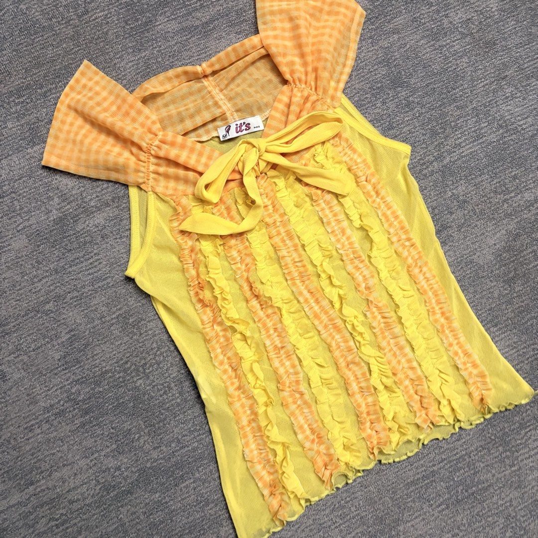 It's Paris Vertical Ruffled Tops (Category: Sleeveless) located in Batangas. Submitted by bermudaph.2 (Listing ID 1464680700, Image 2). Description: .