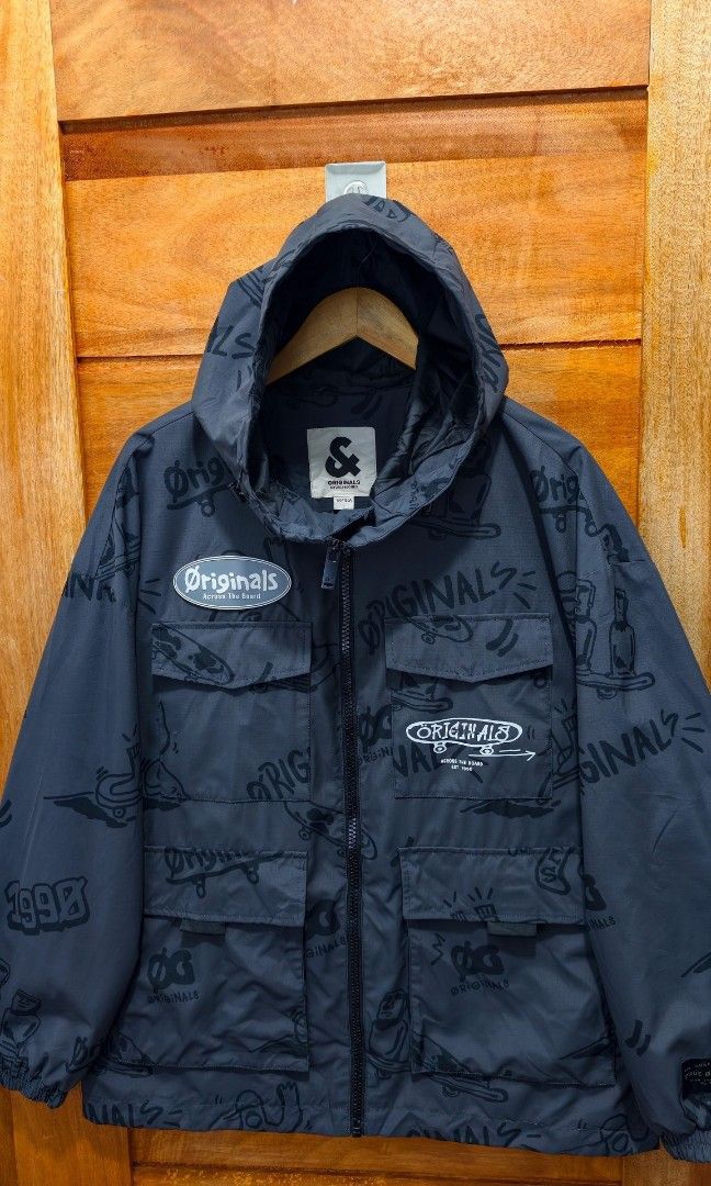 JACK & JONES UTILITY WOVEN JACKET (DARK GREY) (Category: Coats, Jackets and Outerwear) located in Tabuk. Submitted by gooddropsofficial (Listing ID 1464639234, Image 3). Description: JACK & JONES UTILITY WOVEN JACKET (DARK GREY) ALL OVER PRINT / 6 POCKETS ▪️WIDTH: 26" ▪️LENGTH: 30" ▪️SIZE: LARGE ON TAG ▪️COLOR RATE: GOOD AS NEW ▪️CONDITION: GOOD AS NEW ▪️ISSUE: NONE ▪️WASHED AND READY TO USE.