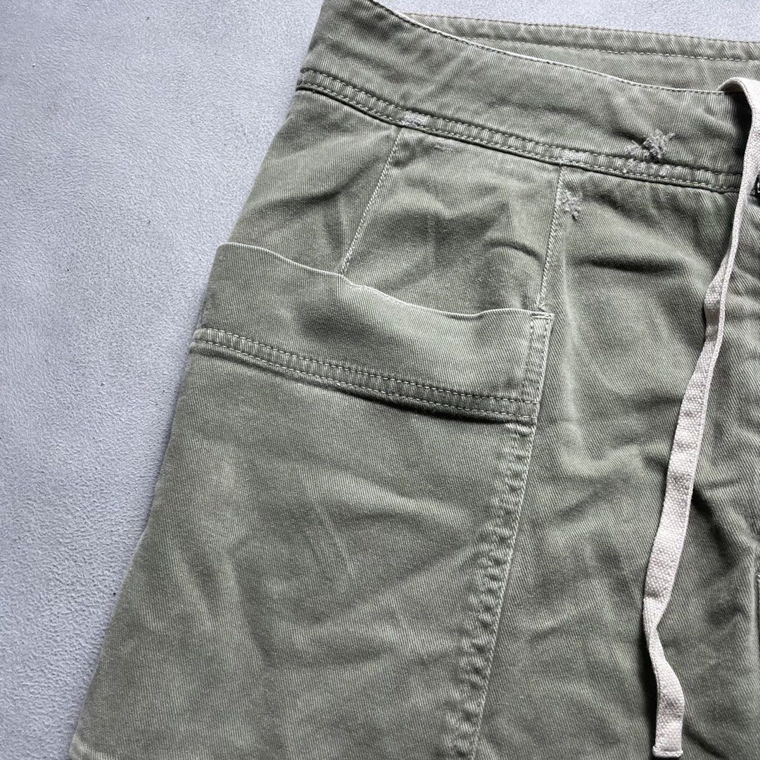JAMES PERSE DROP CROTCH PANTS (Category: Shorts) located in Manila. Submitted by revise.ph_ (Listing ID 1464752990, Image 3). Description: JAMES PERSE DROP CROTCH PANTS Made in ITALY Tagged Size :29 Dimension Waist:36 Length:33.2 Inseam:20 Rise:12.5 Leg opening:9 No issue Price:3,000 Free shipping via JNT.