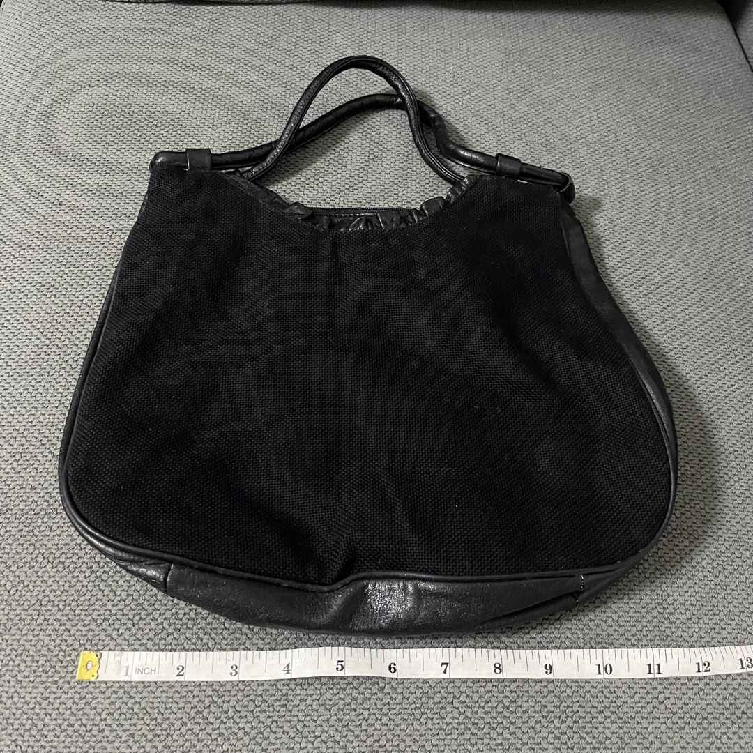 Japan Black Soft Leather Net Slouch Hand Bag (Category: Purses & Pouches) located in Silang. Submitted by f4iry4rch1ve (Listing ID 1464578273, Image 3). Description: Japan Black Soft Leather Net Slouch Hand Bag 300 php+ sf Dimensions: view the pictures above -from Japan -3 compartments -fits a lot of things - actual photos Note: Colors may vary due to lighting Please message me for shipping and payment method....