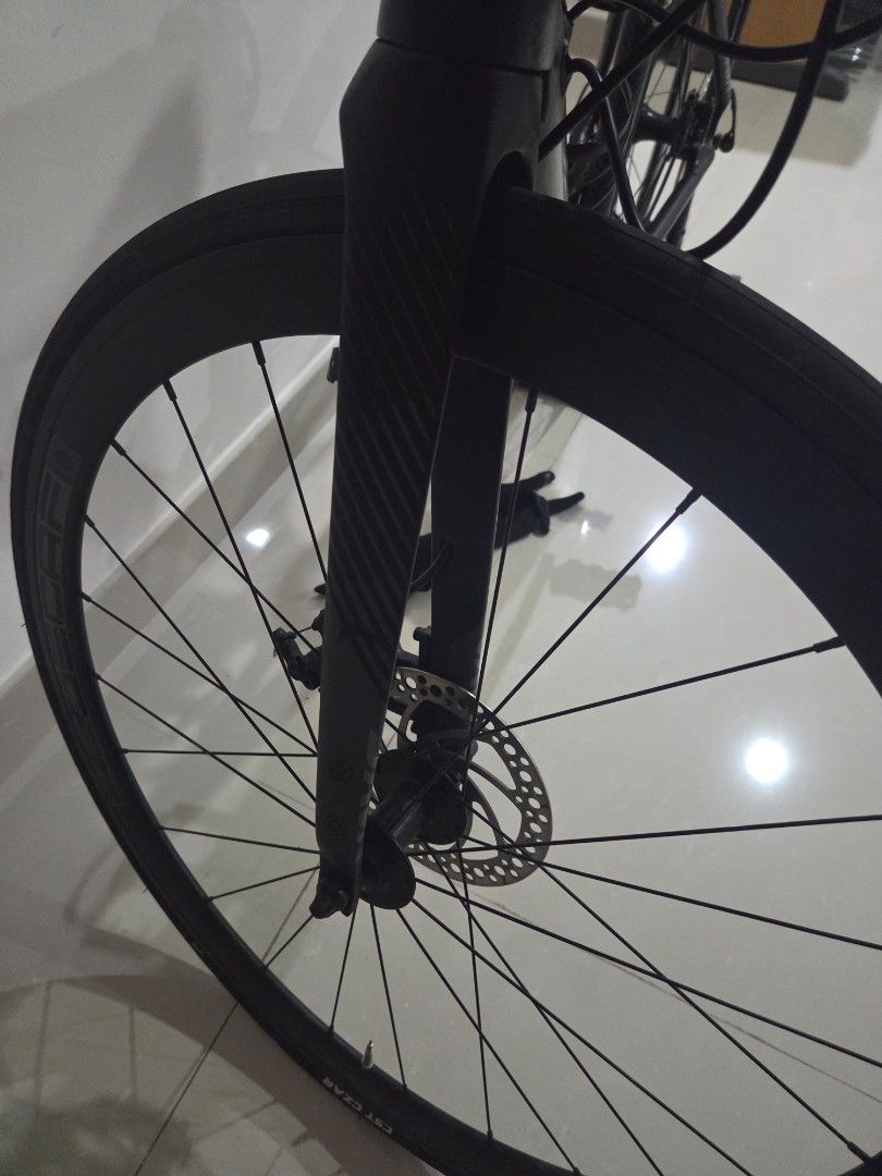 Java Siluro 3 (Category: Bicycles) located in Singapore. Submitted by rayyyy111 (Listing ID 1464627506, Image 4). Description: java siluro 3 urgent clickbait price my convi only shimano tiagra 20 speed java decaf 40mm deep wheel set carbon fork, aluminium frame size 50 (160-180cm) quick release wheels disc brake ------------------------------------------ saddle seat right side is torn bar tape needs replacement wheels are still in good condition 