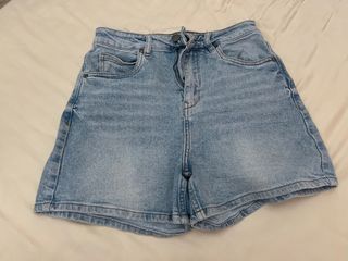 (Category: ) located in . Submitted by ongpang (Listing ID 1464580117, Image 1). Description: .