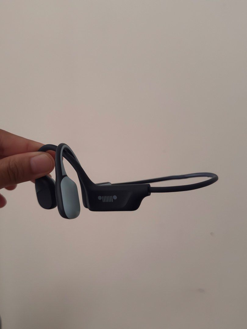 Jeep Bone Conduction Headphones Wireless Bluetooth (Category: Headphones & Headsets) located in Manila. Submitted by yrsullano (Listing ID 1464653423, Image 2). Description: - Jeep Bone Conduction Headphones - Wireless & Bluetooth Enabled - Color: Dark Grey & Light Blue - Comfortable Design for Active Lifestyles - Stay Aware of Surroundings While Listening to Music or Taking Calls - Tested and Working.