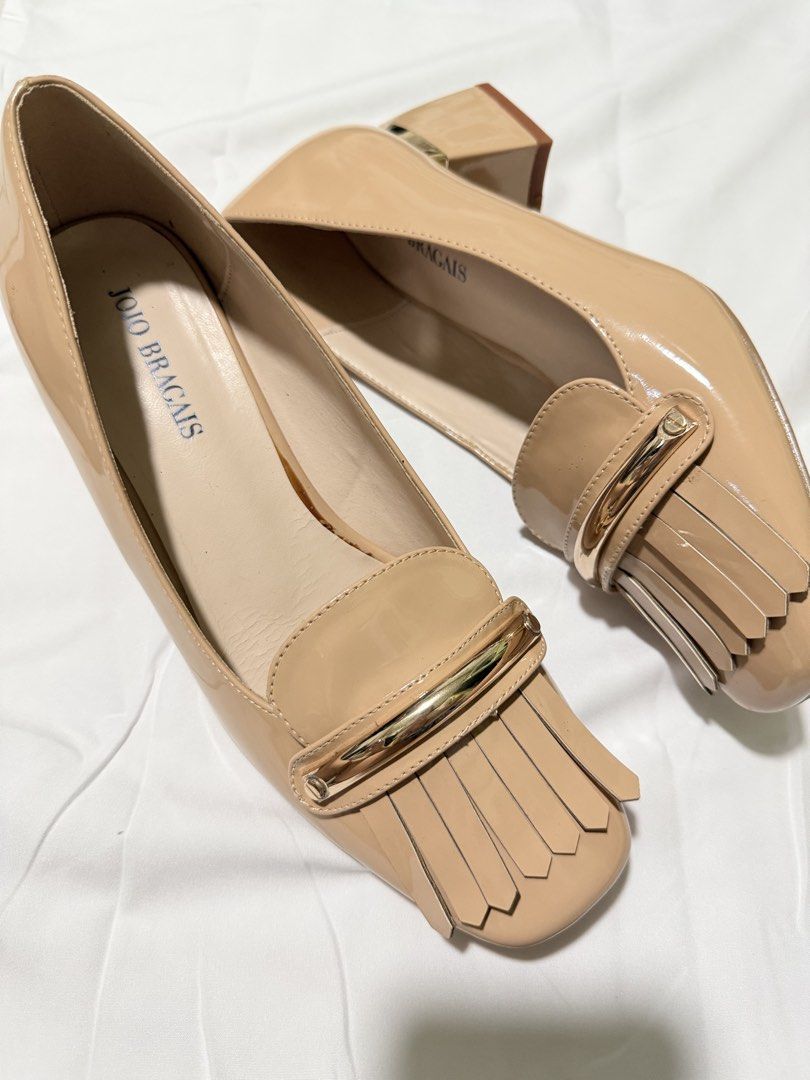 Jojo Bragais Block Heels (Category: Shoe inserts) located in Manila. Submitted by _bubbles06 (Listing ID 1464685356, Image 3). Description: Jojo Bragais Nude Heels 🤎 Perfect for office wear, weddings, events, and formal occasions! • Ganda ng quality, makapal •Nude/beige color • Glossy detail • Gold accent • Block heel closed toe pump • Size: 38 / 25cm • Condition: used once, like new • Jojo Bragais brand .