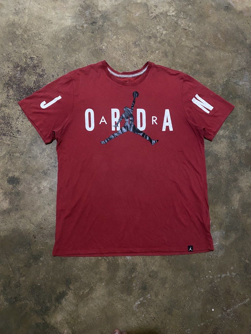 Jordan (Category: Activewear) located in Tabaco. Submitted by centthrif55361 (Listing ID 1464689849, Image 1). Description: Jordan Xxl on tag fit Xl W:21.4 L:28 Very good condition Color rate 9.4/10 Issue stain need wash Fresh from bale.