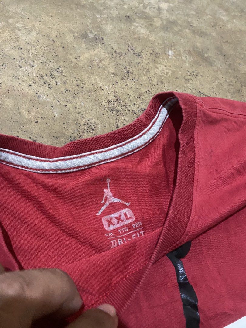 Jordan (Category: Activewear) located in Tabaco. Submitted by centthrif55361 (Listing ID 1464689849, Image 3). Description: Jordan Xxl on tag fit Xl W:21.4 L:28 Very good condition Color rate 9.4/10 Issue stain need wash Fresh from bale.